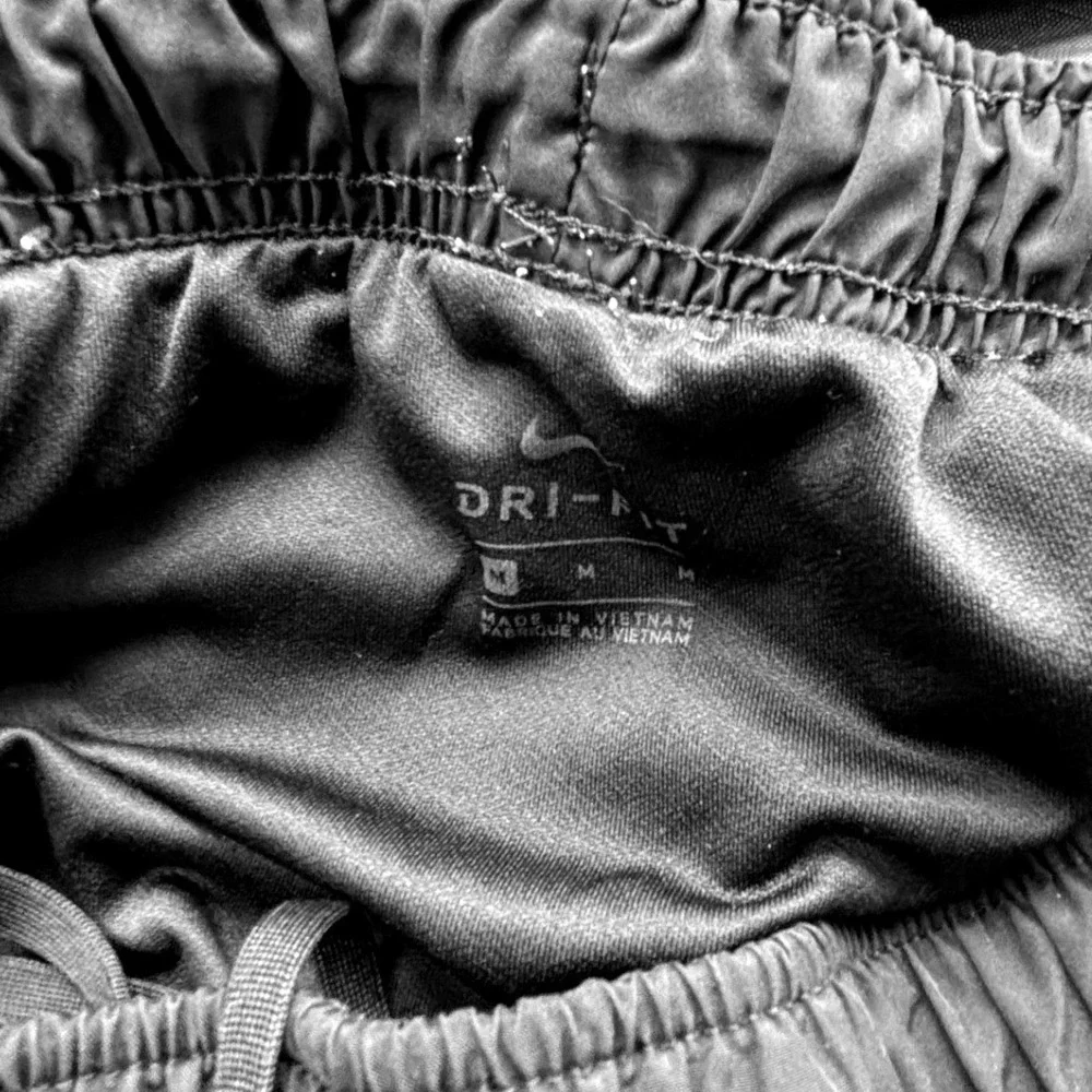 Nike Womens Dri-FIT Tempo Running Shorts Black Mesh Athletic Size M 3in Inseam